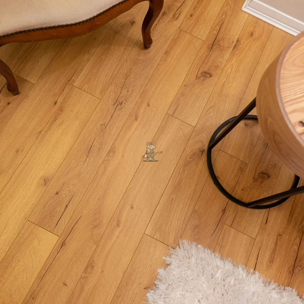 Embossed Natural Oak 12mm Laminate – image 11