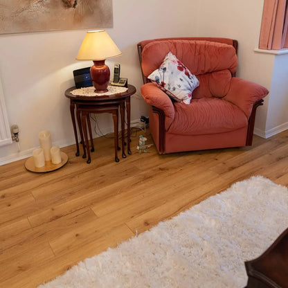 Embossed Natural Oak 12mm Laminate – image 9