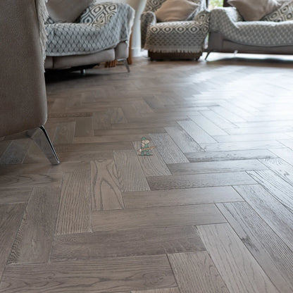 Sterling Silver Oak 80mm Engineered Herringbone – close-up of the surface (2)