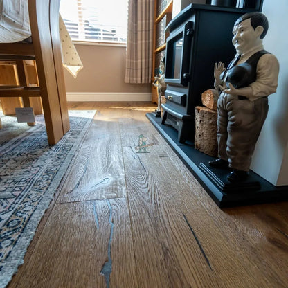 Medium Oak Distressed 190mm Engineered Plank – image 12