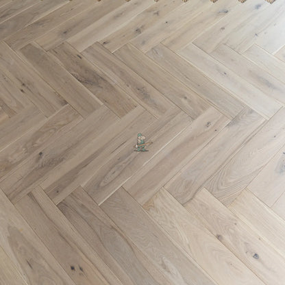 Barewood Oak 125mm Engineered Herringbone – image 3