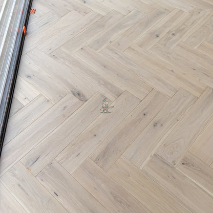 Barewood Oak 125mm Engineered Herringbone – image 8