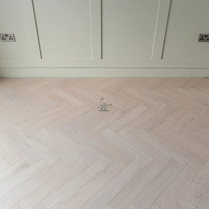 Sahara Oak Herringbone 12mm Laminate – image 7