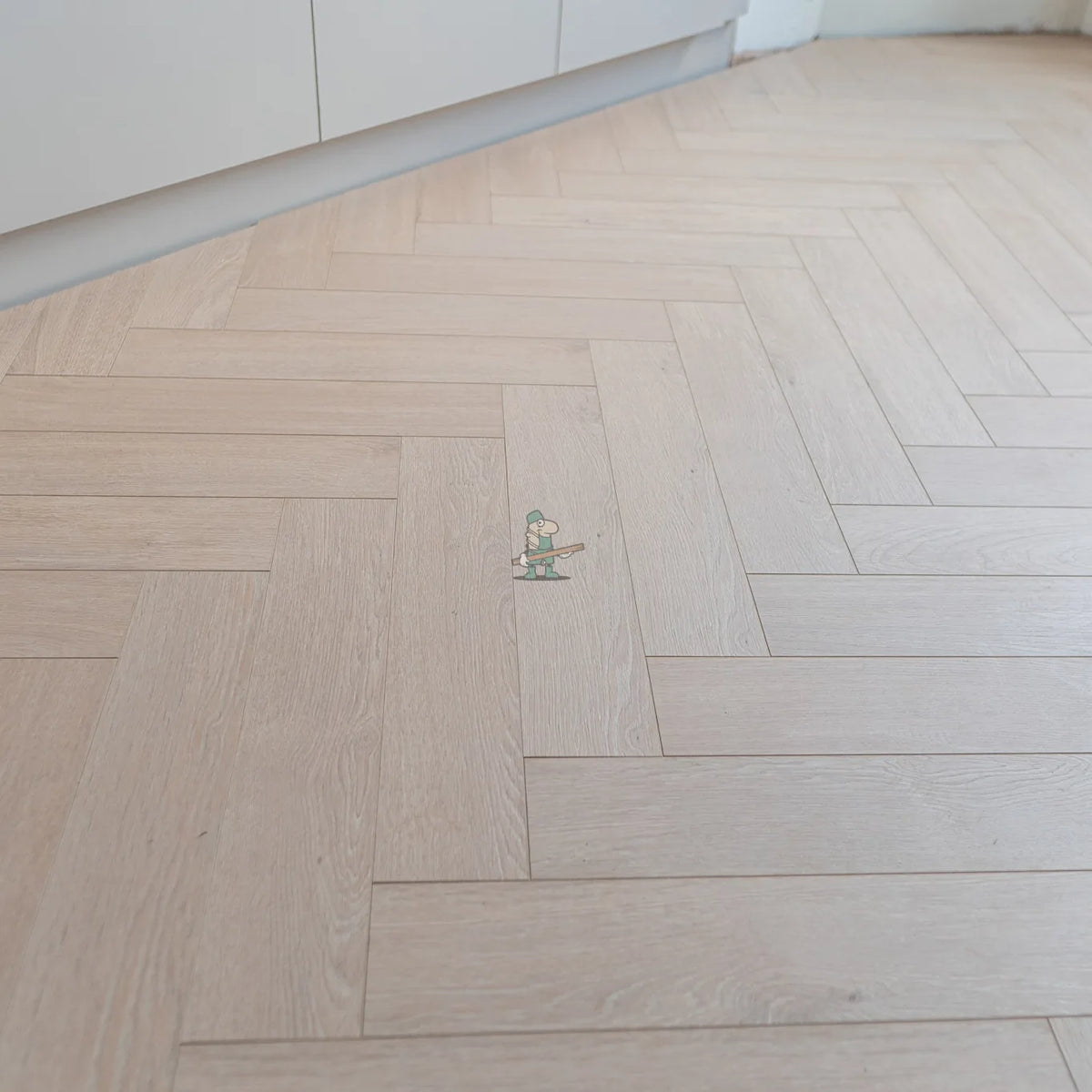 Sahara Oak Herringbone 12mm Laminate – image 9
