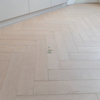 Sahara Oak Herringbone 12mm Laminate – image 9