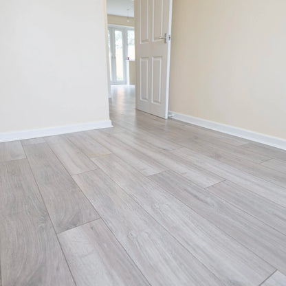 Feather Grey Oak 12mm Laminate – image 1