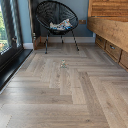 Grey Beige Oak Herringbone 12mm Laminate – image 9
