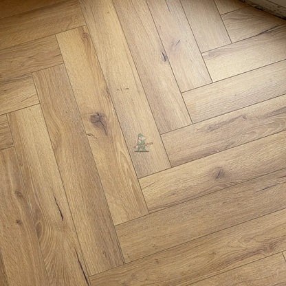 Embossed Natural Oak Herringbone 12mm Laminate – image 8