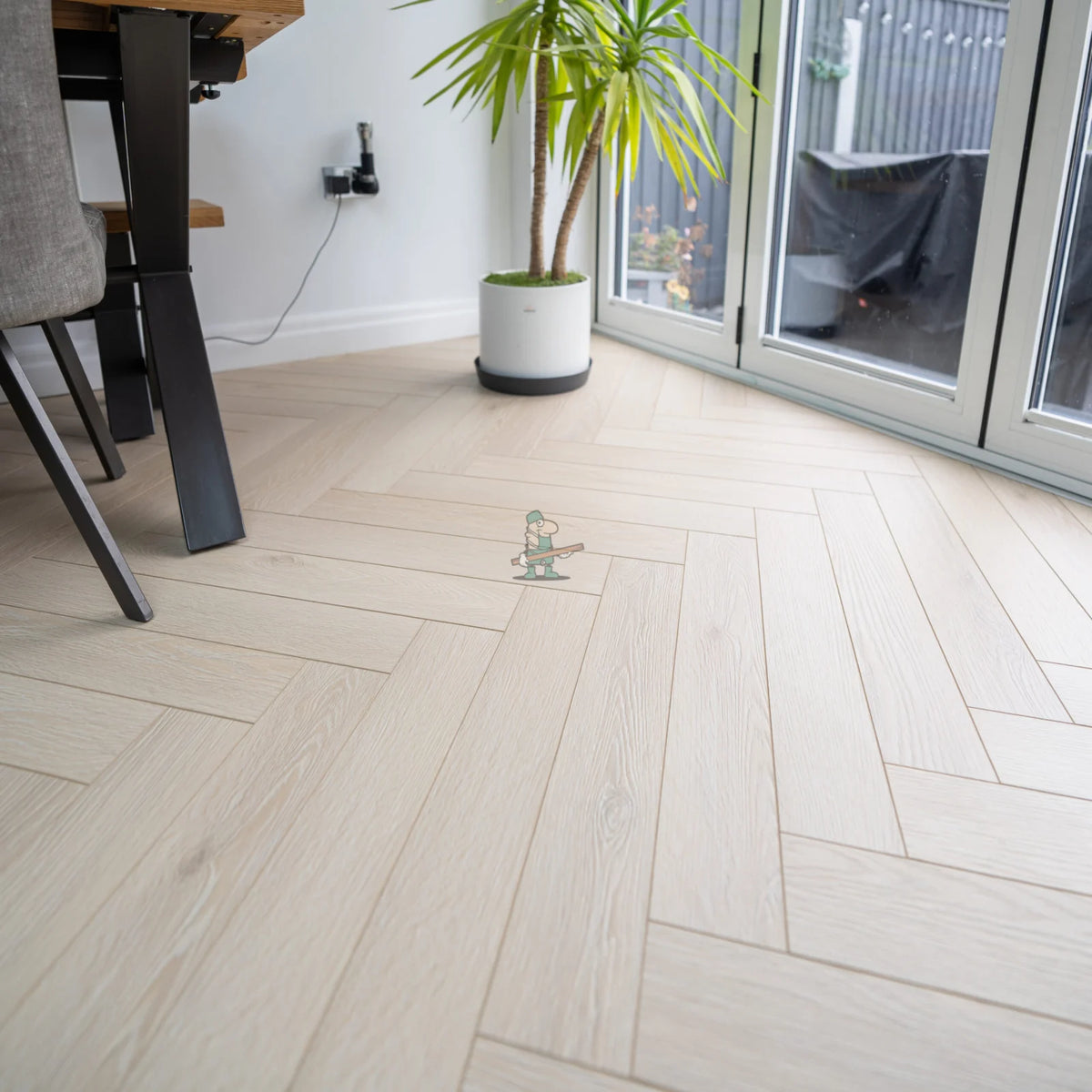 Savannah Oak Herringbone 12mm Laminate – close-up of the surface (2)
