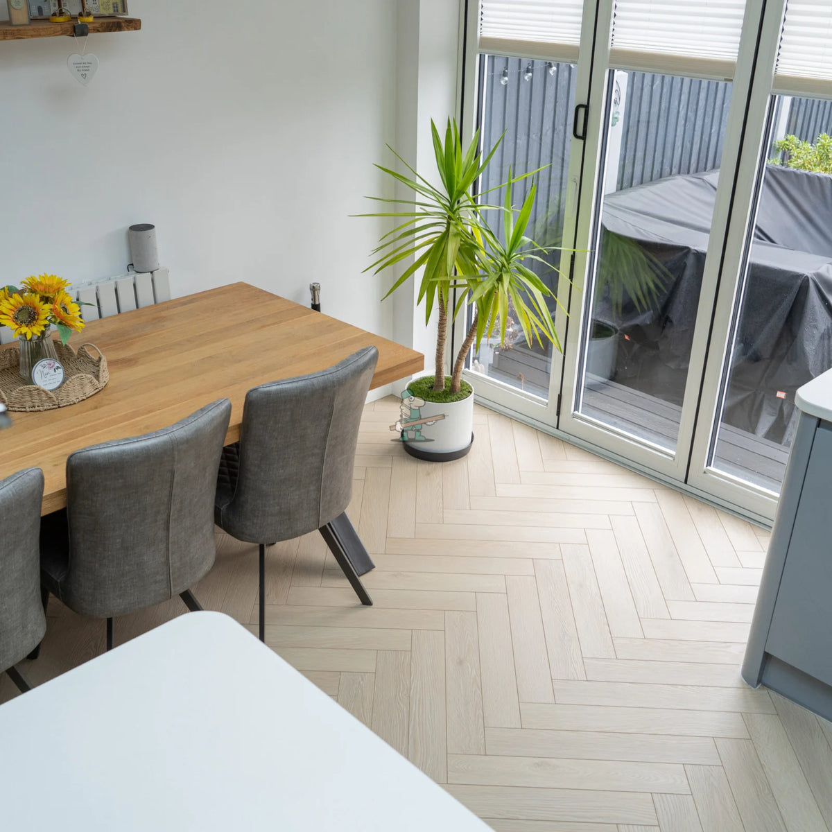 Savannah Oak Herringbone 12mm Laminate – image 12