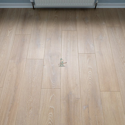 Desert Oak 12mm Laminate – image 11