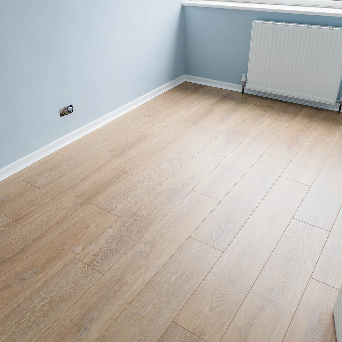 Desert Oak 12mm Laminate – image 1