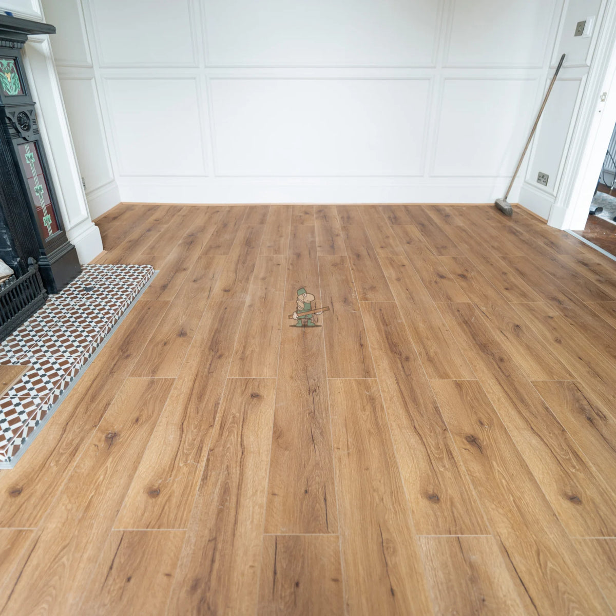 Smoked Oak 12mm Laminate – image 3