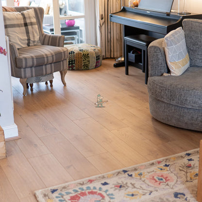 Light Brown Oak 12mm Laminate – image 6