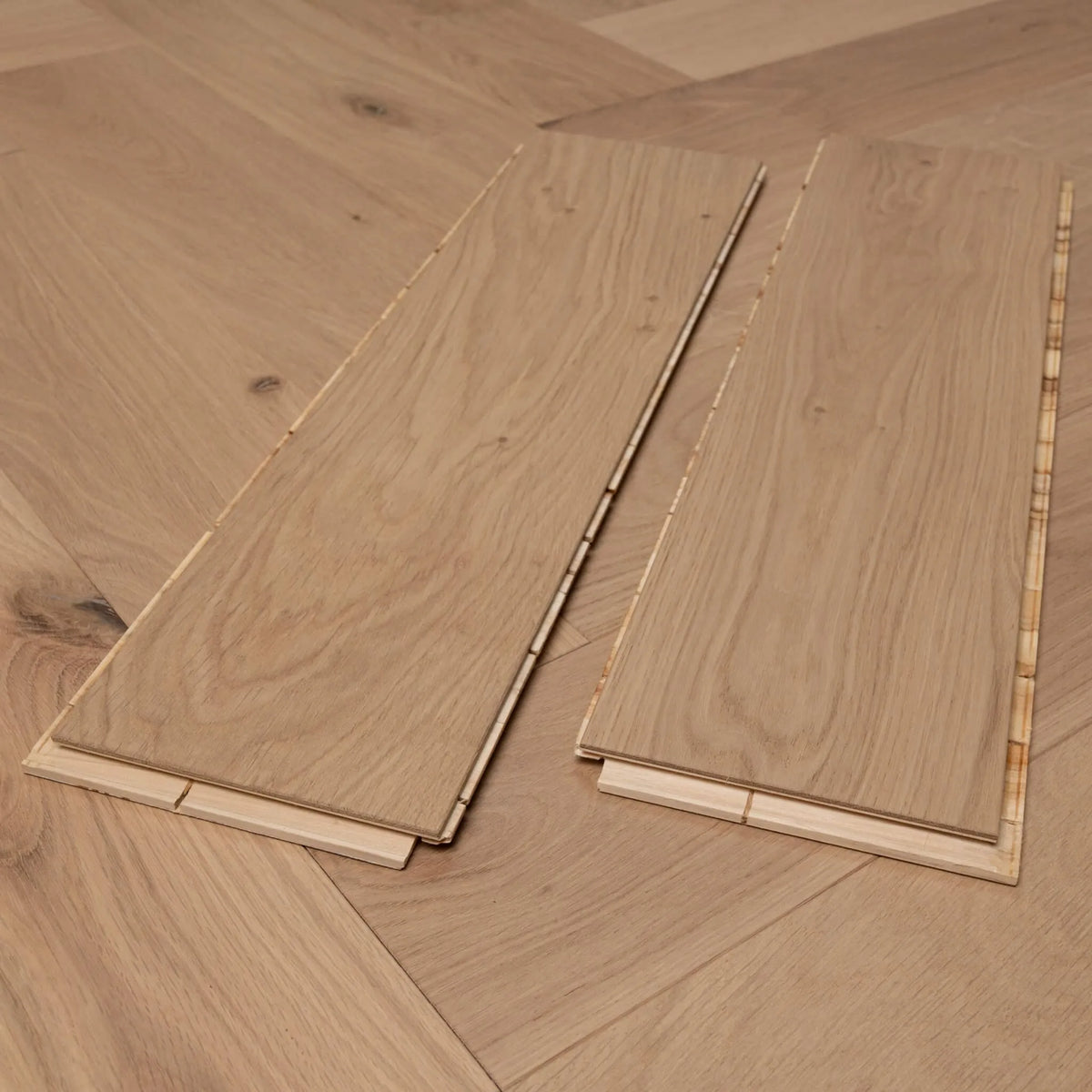 Pale Invisible Oak 150mm Engineered Herringbone, Prime Grade – image 9