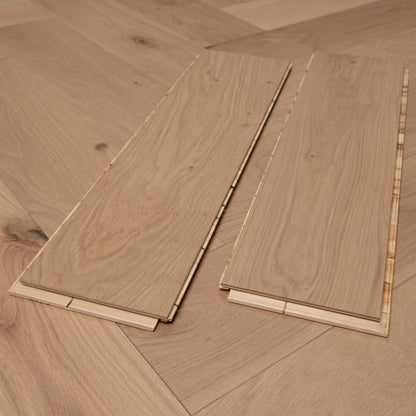 Pale Invisible Oak 150mm Engineered Herringbone, Prime Grade – image 9