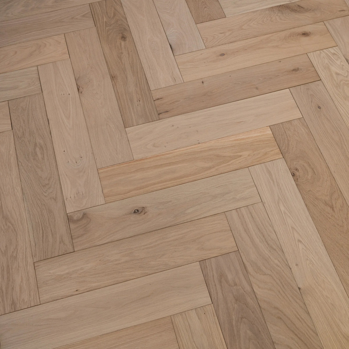 Unfinished Oak 125mm Engineered Herringbone – image 3