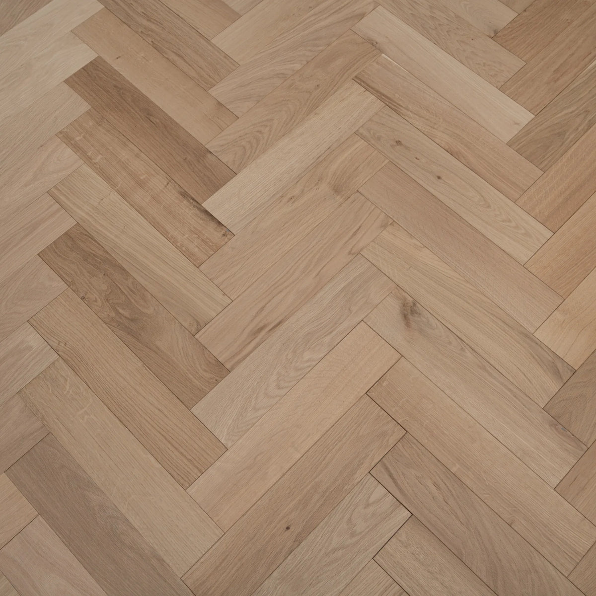 Unfinished Oak 90mm Engineered Herringbone, 18/4mm – image 2