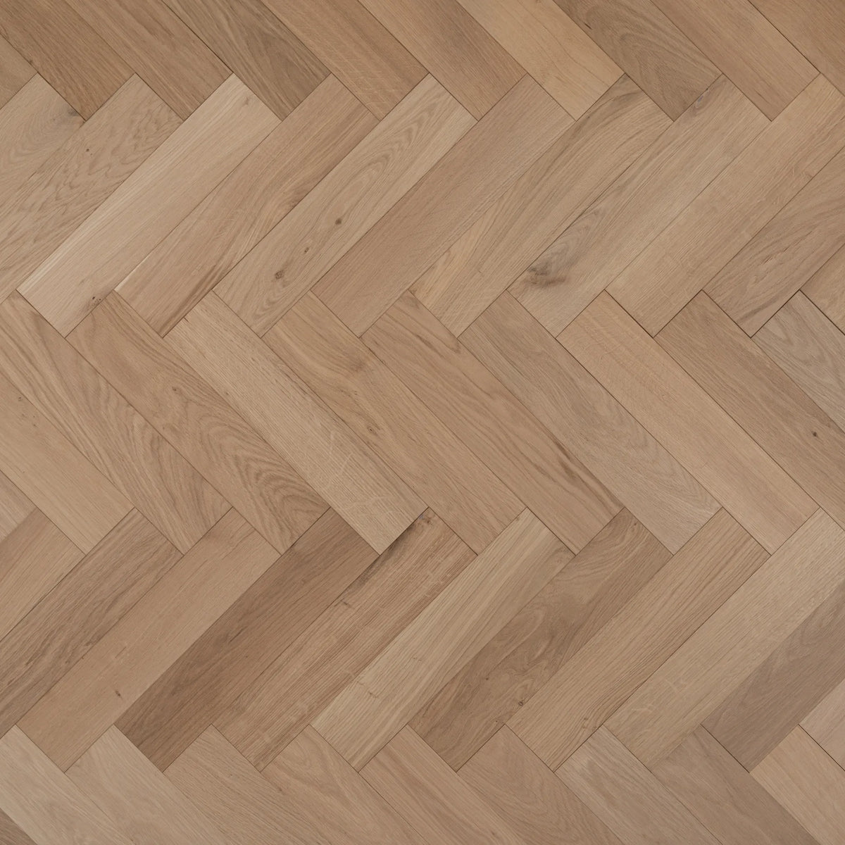 Unfinished Oak 90mm Engineered Herringbone, 18/4mm – image 1