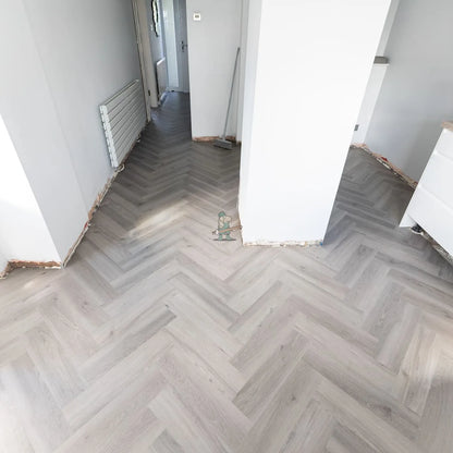 Imperial Grey Oak Herringbone Click LVT – close-up of the surface (3)