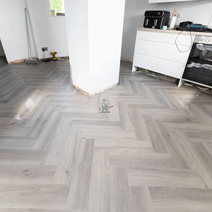 Imperial Grey Oak Herringbone Click LVT – close-up of the surface (2)