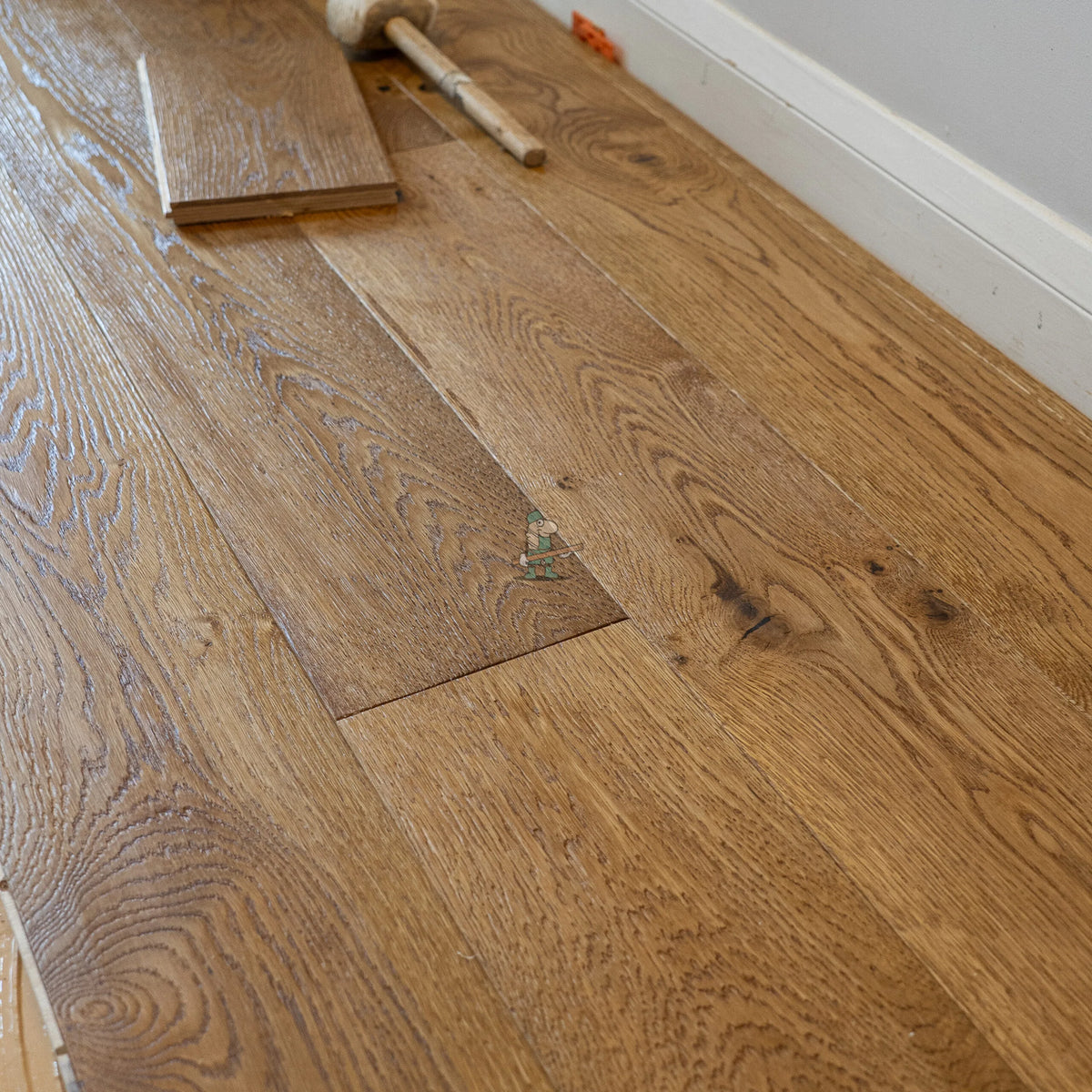 Brushed Golden Oak Hand Scraped 180mm Engineered Plank – image 2