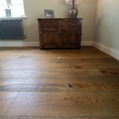 Golden Oak Distressed Hand Sawn 220mm Engineered Plank – image 8