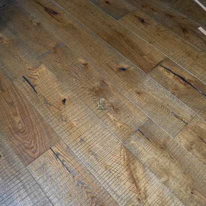 Golden Oak Distressed Hand Sawn 220mm Engineered Plank – image 12
