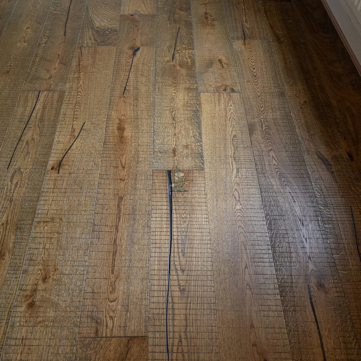 Golden Oak Distressed Hand Sawn 220mm Engineered Plank – image 2