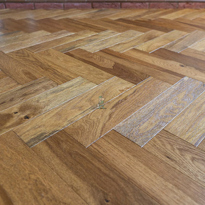 Golden Wheat Oak 90mm Engineered Herringbone – image 6