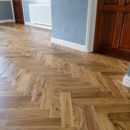 Golden Wheat Oak 90mm Engineered Herringbone – image 3