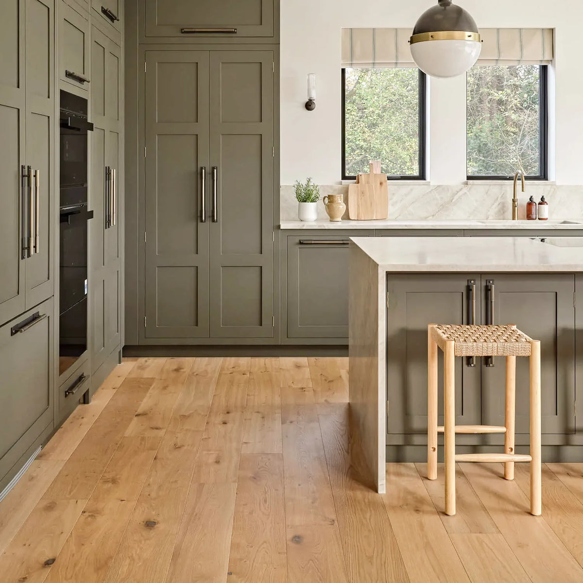 Natural Lacquered Oak 190mm Engineered Plank – image 1