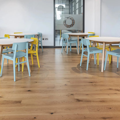 Signature Lacquered Oak 190mm Engineered Plank – image 1