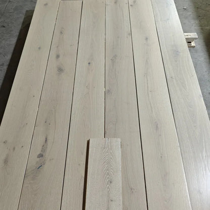 Alpine Lacquered Oak 220mm Engineered Plank – image 1
