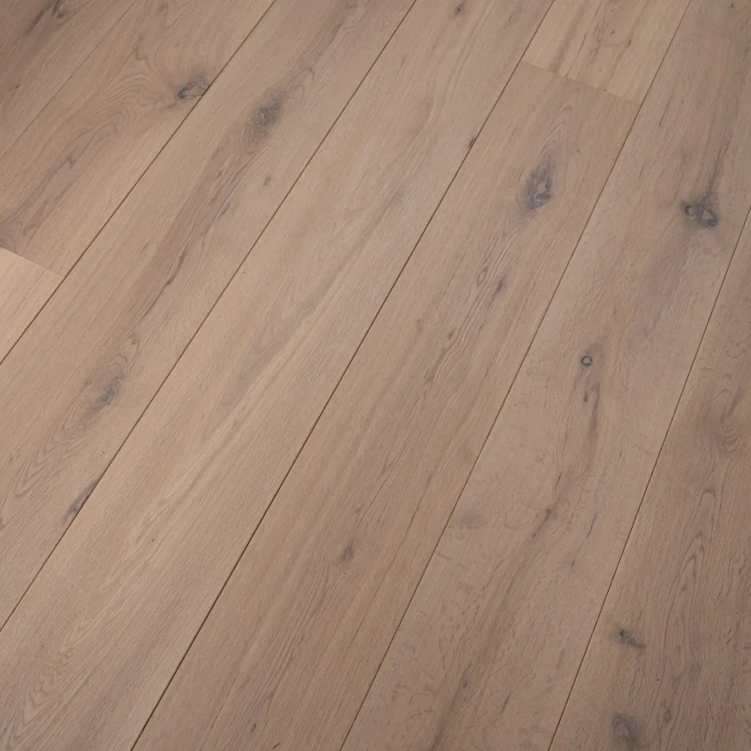 White Oiled Oak 190mm Engineered Plank – close-up of the surface
