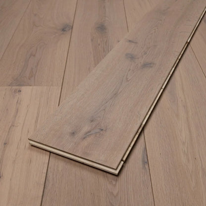 White Oiled Oak 190mm Engineered Plank – close-up of the surface (2)