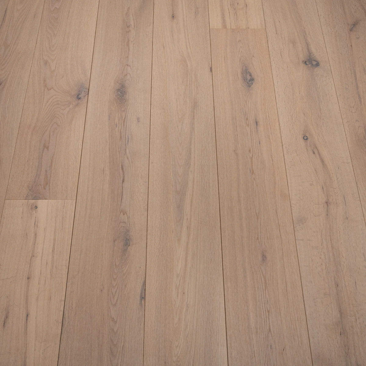 White Oiled Oak 190mm Engineered Plank – close-up of the surface (3)