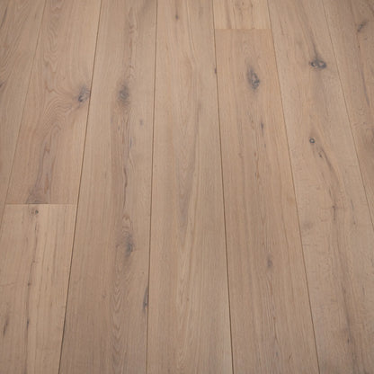 White Oiled Oak 190mm Engineered Plank – close-up of the surface (3)