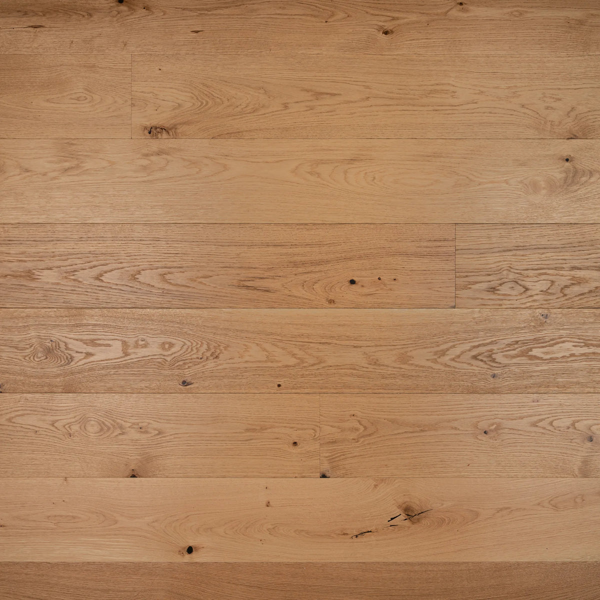 Signature Brushed & Oiled Oak 190mm Engineered Plank – close-up of the surface (2)