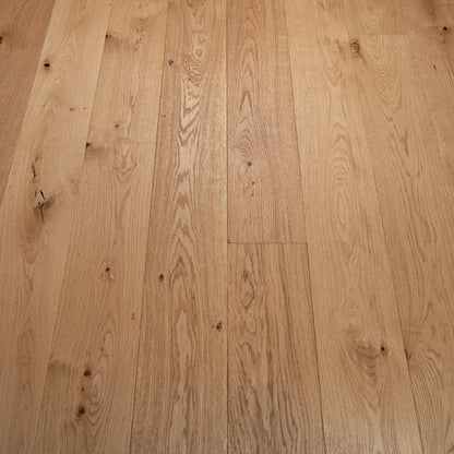 Signature Brushed & Oiled Oak 190mm Engineered Plank – close-up of the surface (3)