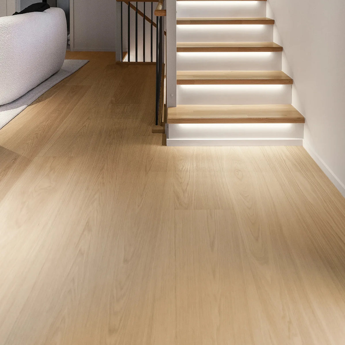 London Invisible Oak 220mm Engineered Plank – image 3