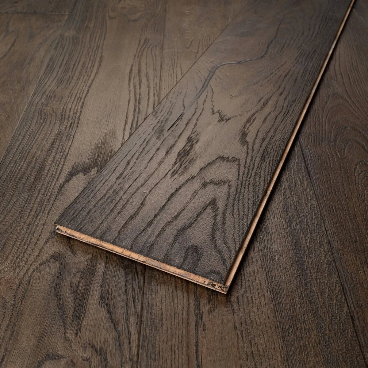 Black Knight Distressed Oak 220mm Engineered Plank – image 4