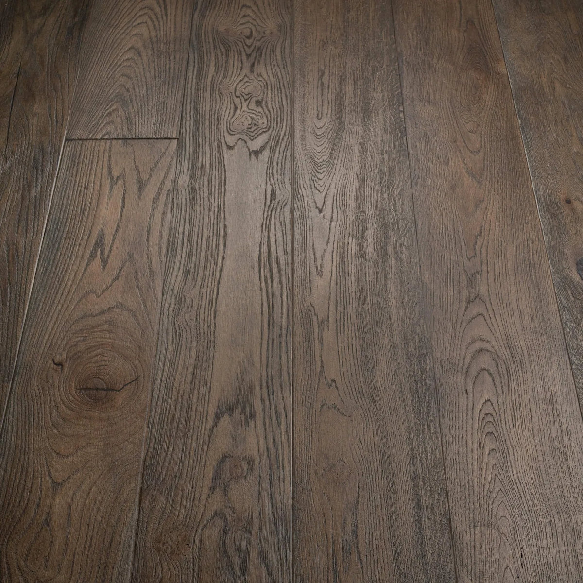 Black Knight Distressed Oak 220mm Engineered Plank – image 2