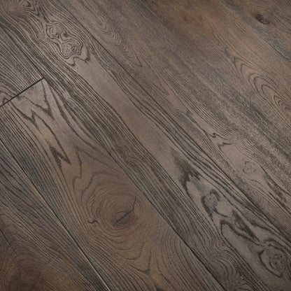 Black Knight Distressed Oak 220mm Engineered Plank – image 3