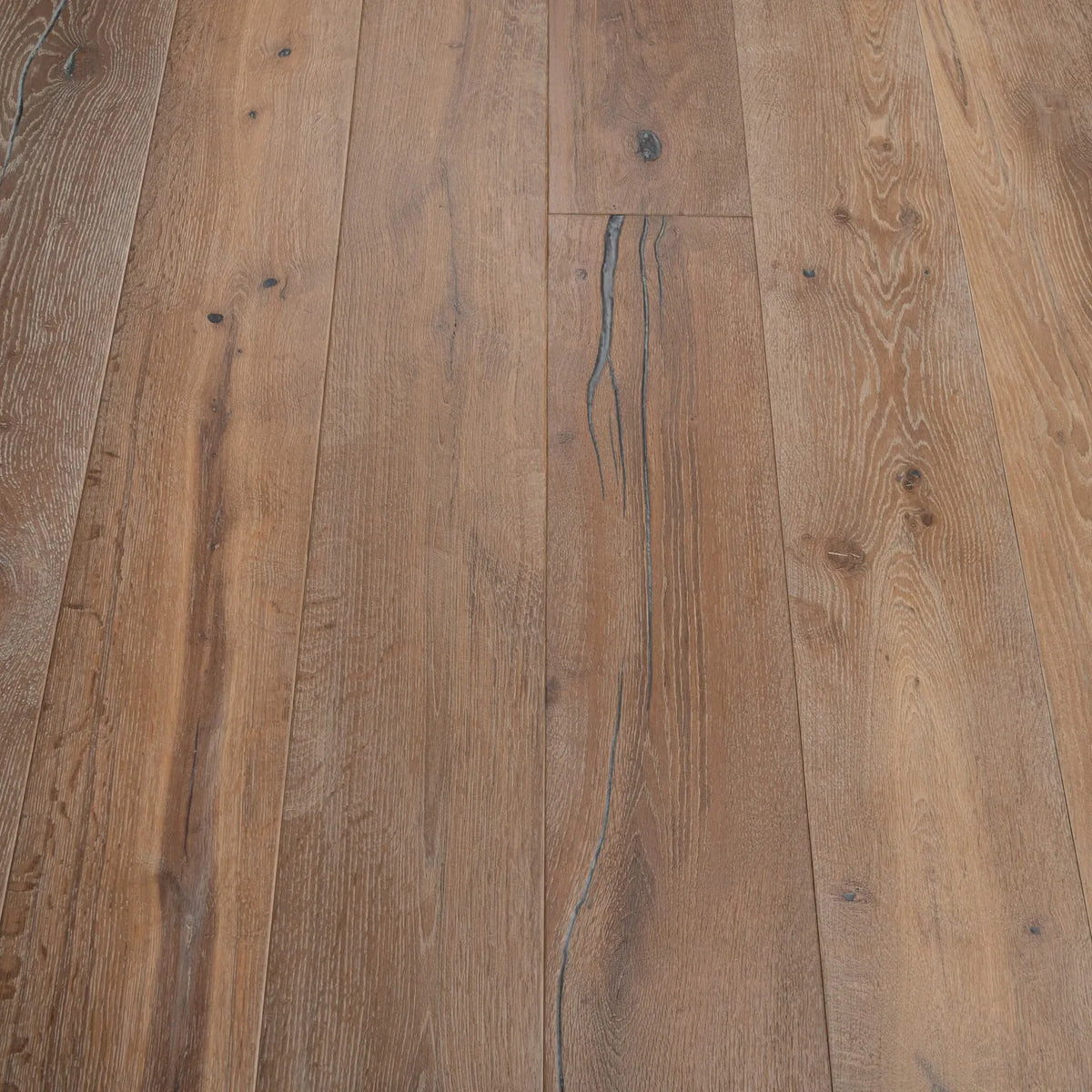 Weathered White Distressed Oak 220mm Engineered Plank – image 9