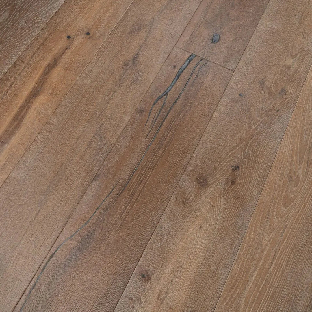 Weathered White Distressed Oak 220mm Engineered Plank – image 10