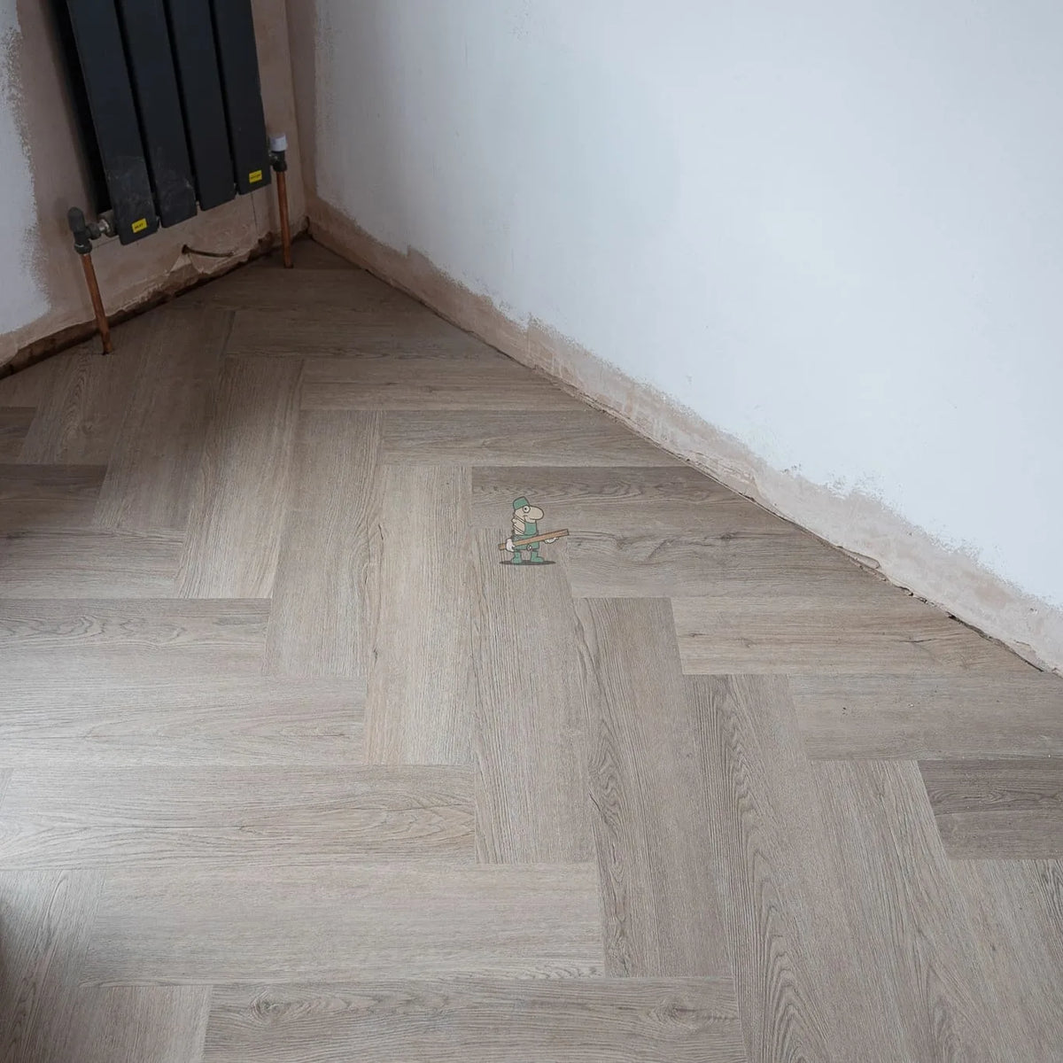 Quayside Umber Oak Herringbone Click LVT – close-up of the surface (2)