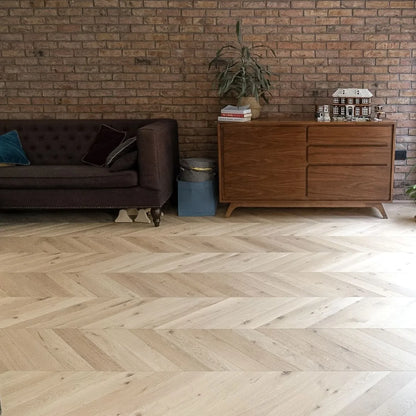 Nordic Light Oak 90mm Engineered Chevron – image 5