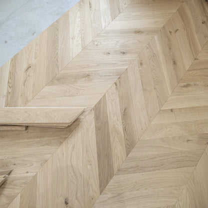 Nordic Light Oak 90mm Engineered Chevron – image 2