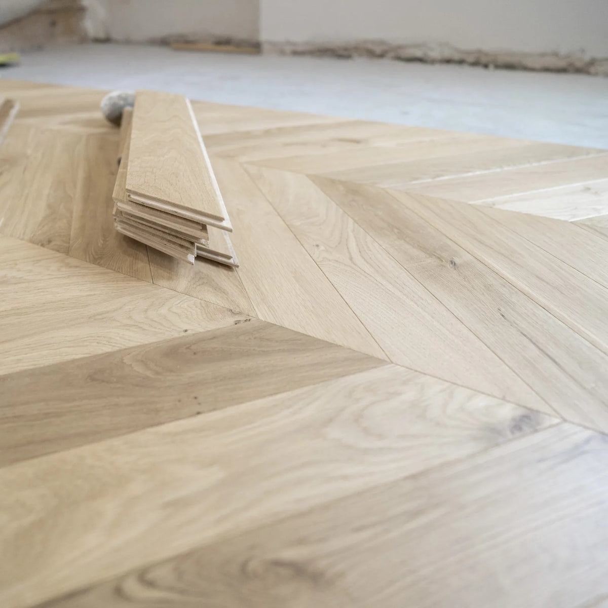Nordic Light Oak 90mm Engineered Chevron – image 7
